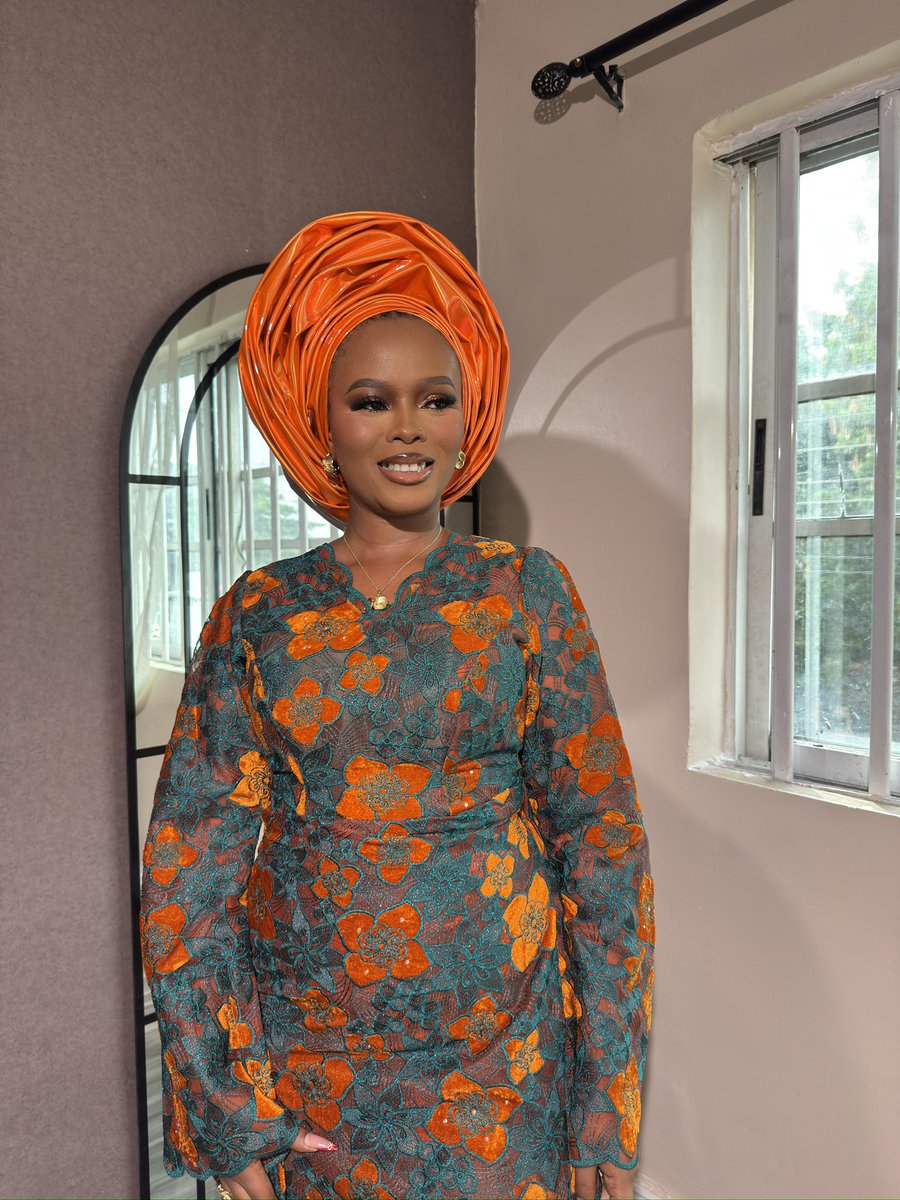 Just_hajarah__'s tweet photo. When your sister is your Muse! 🤩🧡🧡

Gele styled by yours truly.
She’s a professional Wedding Alaga. Check her out on IG: Alaga Royale https://t.co/sAy4R9BEL9