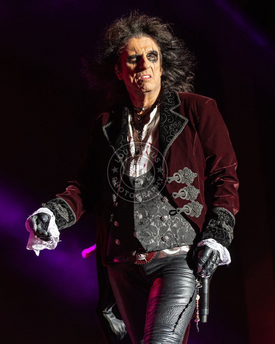 LouBrutus's tweet image. Happy Birthday to Super Duper Alice Cooper! Remember the Coop! Image taken with @NikonUSA. #AliceCooper