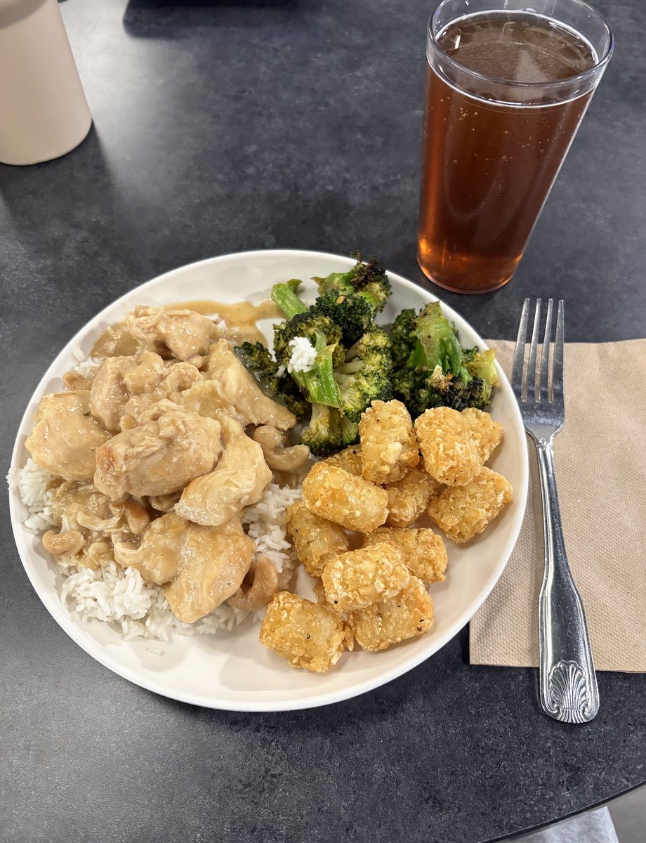 Rockhurstdining's tweet image. The student-requested comfort food of the week is cashew chicken! Try this delicious recipe at the TMDR at lunch today or at home this week. Thanks to Will Sorochty for submitting this recipe!