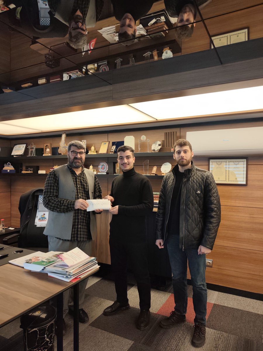 MuhammedislamX's tweet photo. Mefkûre Genel Başkanı Muhammed İSLAM ve Genel Başkan Yardımcısı Ömer Seven, Umut Kervanı Vakfı Genel Başkanı Cengiz Kurtaran’ı ziyaret etti. Genç Mefkûre olarak Filistin ve Gazze için toplanan yardımları elden teslim ettik. Rabbim mazlumların kurtuluşuna vesile eylesin. https://t.co/kgf8Nc7Loj