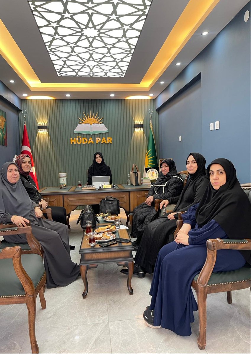 Hayırlı hizmetlerin öncüsü, iyilik için ter döken sivil toplumun kadın temsilcileri ile bir aradaydık.

Toplumun hayırlı anneleri niteliğindeki kıymetli hanımefendileri ağırlamaktan büyük bahtiyarlık duyduk. 

Bursa Gönüllü Kuruluşlar Kadın Kolları Başkanı İmran Tezcan, Mirasımız