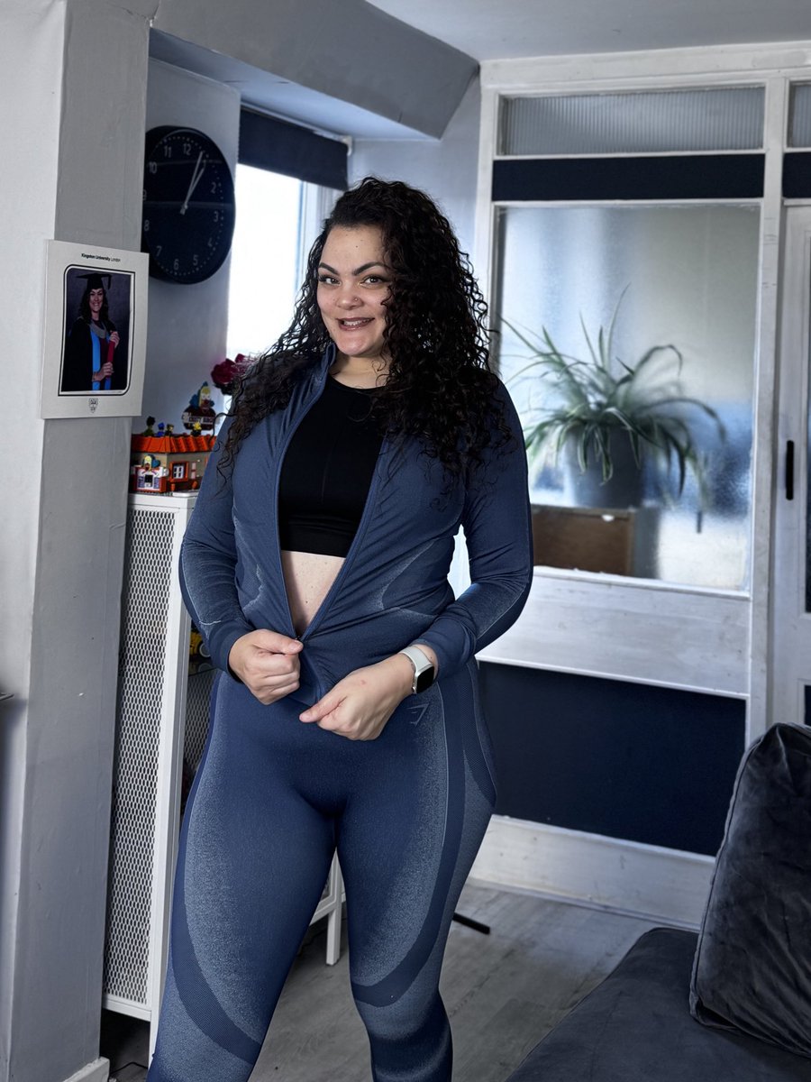 KatyMooreFun's tweet photo. Are you into gym ladies? https://t.co/4fLX64jFUw