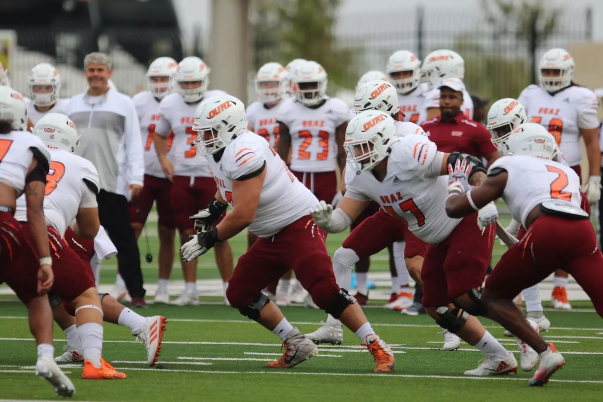 JulianEC0817's tweet photo. Blessed to receive my third collegiate offer from Ottowa University Arizona #GoOUAZ @CoachMurphyQB @coach_marty10 @OUAZFootball https://t.co/xfLHYgPHIv