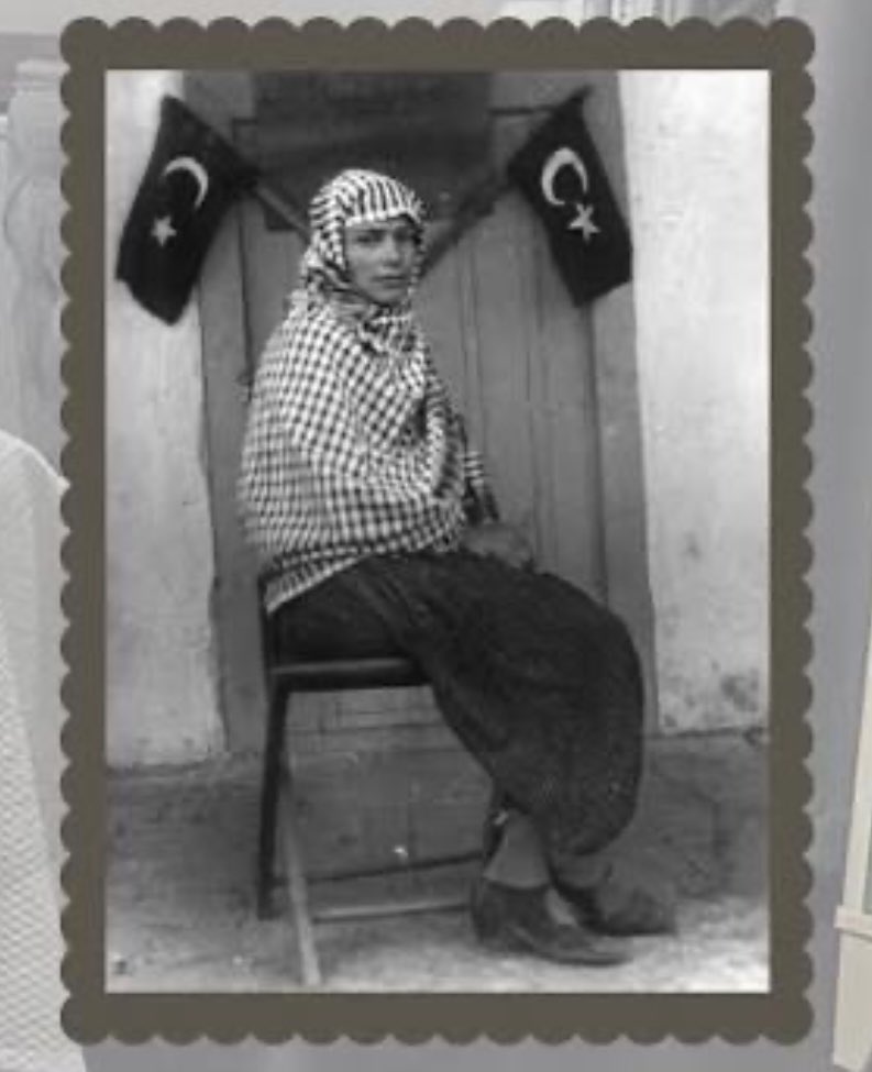 İlk kadın muhtar Gül Esin. Sene 1933... Baş örtülü.