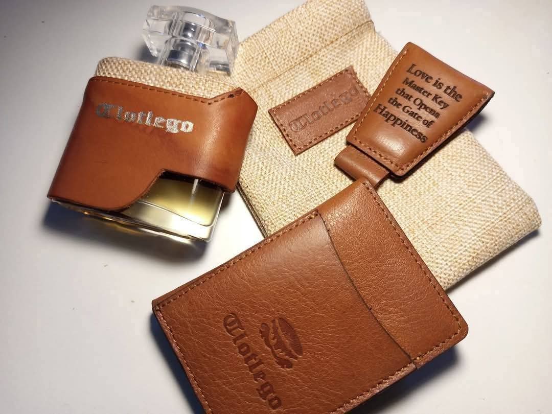 LeratoPillayZA's tweet photo. Meet Ike Lekgoro, a self taught shoemaker from Limpopo and owner of Tlotlego Legendcraft a company that manufactures genuine leather shoes, leather belts, wallets, earrings, and wooden leather bags. To buy his products please call/whatsapp: 0767196784 https://t.co/oovYriUU91