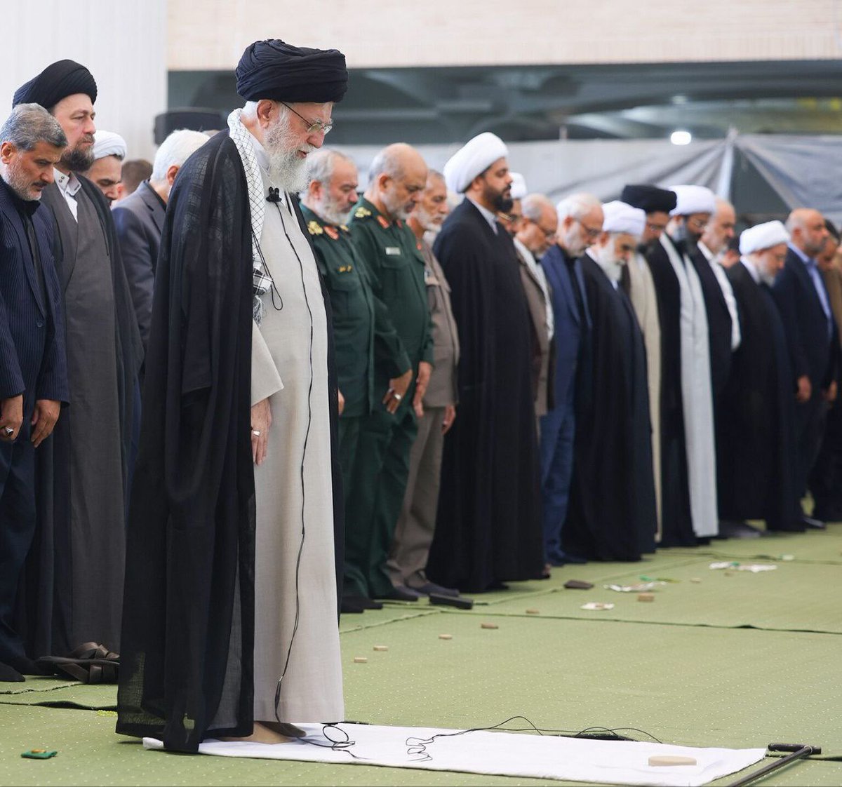 في الصف الاول مع الولي دائماً وابداً 
#الشيخ_قيس_الخزعلي