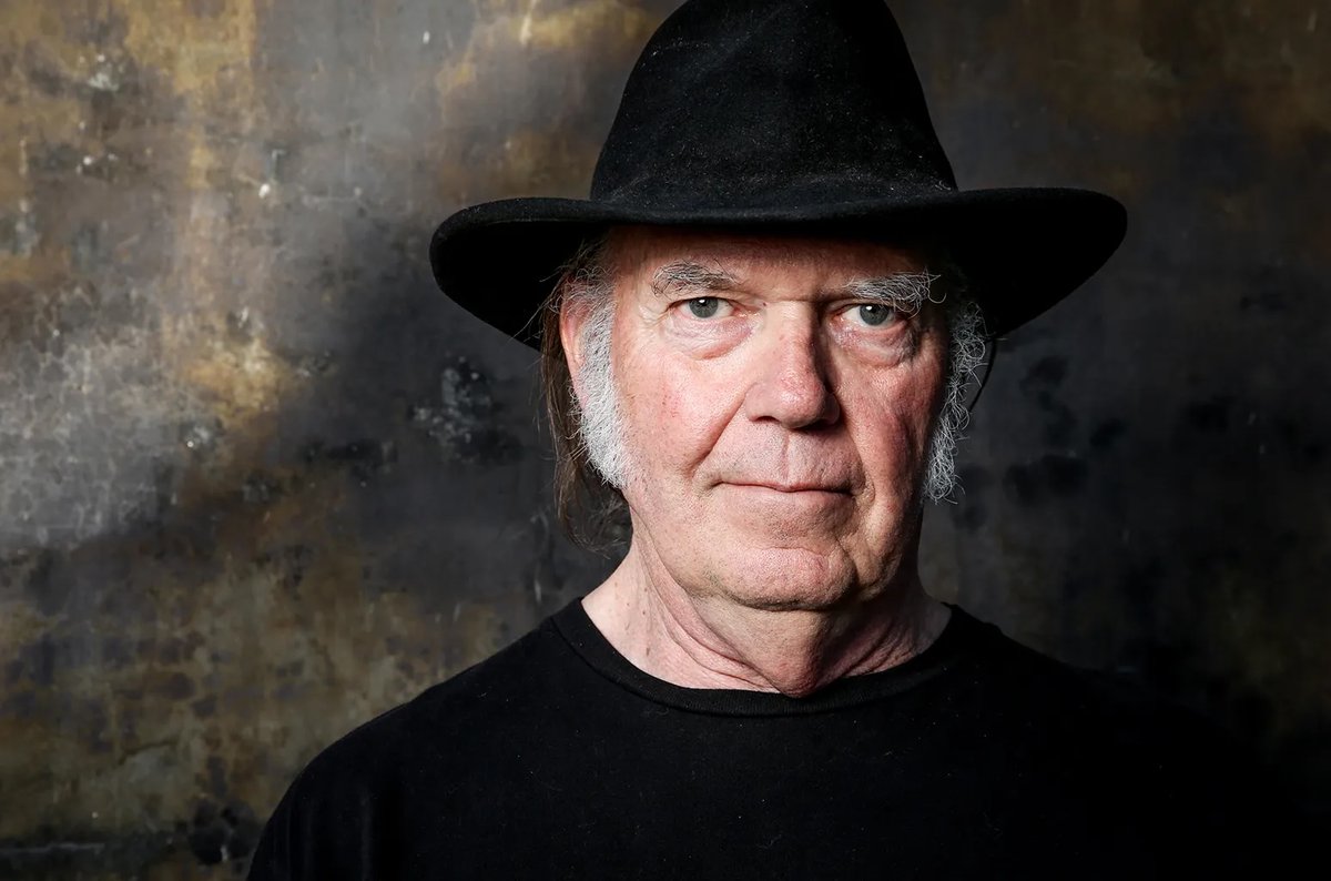 DisavowTrump20's tweet image. Legendary Singer Neil Young has removed all his albums from Amazon Music due to founder Jeff Bezos and his support for Donald Trump.

RETWEET to thank @NeilYoung for standing up for our democracy!