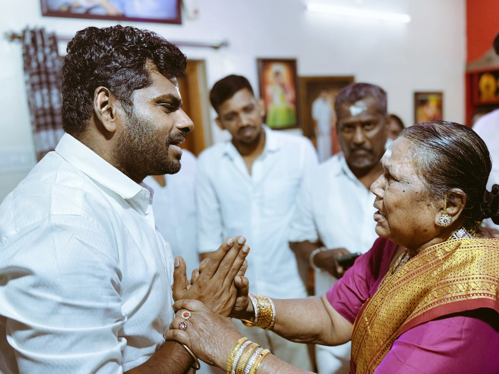 kcthirumaran's tweet photo. பாஜக தேசிய செயற்குழு உறுப்பினரும் பாஜக முன்னாள் மாநில தலைவர் பாசமிகு சகோதரர் மக்களால் அண்ணாமலையார் என்று அன்போடு அழைக்கப்படும் என் அன்பு அண்ணன் 
தி���ு. அண்ணாமலை ஐபிஎஸ் அவர்கள் என் அண்ணன் மகள் திருமணத்திற்கு வர முடியாத சூழலில் இன்று எனது இல்லத்திற்கு வந்து மணமக்களை வாழ்த்தி மகிழ்ந்தார் அண்ணன் அவர்களுக்கு எங்கள் குடும்பத்தாரின் சார்பாக நன்றிகளை தெரிவித்துக் கொள்கின்றோம்..