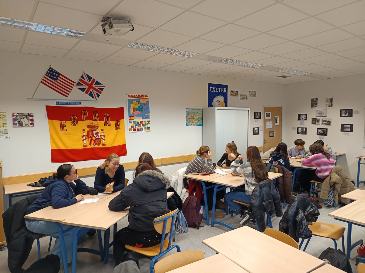 ies_seneca's tweet photo. 🇫🇷✨ Seguimos en Angers
🤝 Por la mañana, actividades junto al alumnado francés
💃 Taller de sevillanas (¡todo un éxito!)
🍽️ Comida en el comedor y por la tarde, juego de pistas por el centro de la ciudad 🏙️🔎

¡Una jornada completa de convivencia, cultura y aprendizaje! 💙🇪🇸🇫🇷 https://t.co/T8sPTikW3k