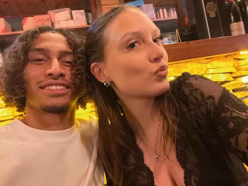 🥺🥰 𝗟𝗘𝗦 𝗔𝗠𝗢𝗨𝗥𝗘𝗨𝗫 𝗗𝗘 𝗖𝗥𝗔𝗡𝗦-𝗠𝗢𝗡𝗧𝗔𝗡𝗔 𝗦𝗘 𝗦𝗢𝗡𝗧 𝗥𝗘𝗧𝗥𝗢𝗨𝗩𝗘́𝗦 𝗘𝗧 𝗣𝗢𝗨𝗥𝗦𝗨𝗜𝗩𝗘𝗡𝗧 𝗟𝗘𝗨𝗥𝗦 𝗦𝗢𝗜𝗡𝗦.

« 𝘘𝘶𝘢𝘯𝘥 𝘫𝘦 𝘭’𝘢𝘪 𝘷𝘶 𝘤’𝘦𝘴𝘵 𝘤𝘰𝘮𝘮𝘦 𝘴𝘪 𝘰𝘯 𝘮’𝘢𝘷𝘢𝘪𝘵 𝘴𝘰𝘶𝘭𝘢𝘨𝘦́ 𝘥’𝘶𝘯 𝘱𝘰𝘪𝘥𝘴. » 🥹

« 𝘑𝘦 𝘷𝘰𝘪𝘴