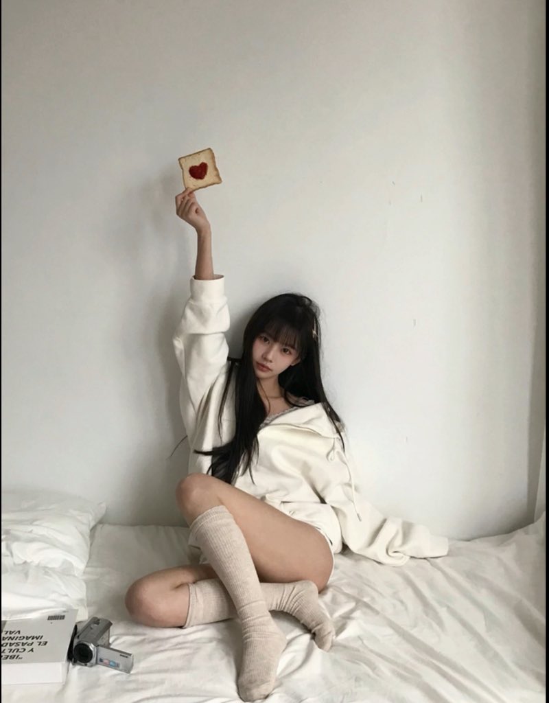 Irenee_qaq's tweet photo. 想你的夜 https://t.co/deg9SetKAH