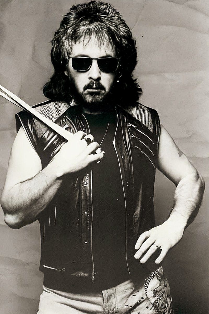 PeterCrissFeed's tweet photo. Peter with his stools for the band Balls of Fire.
📸 Photograph taken in 1986, 40 years ago.
#KISSARMY #PeterCriss #KISSARMYROCKS #TheCatman #Catman #BallsOfFire #Band #Photography #80s #80sPhotography #Throwback #KISS https://t.co/KrBElwQRHt