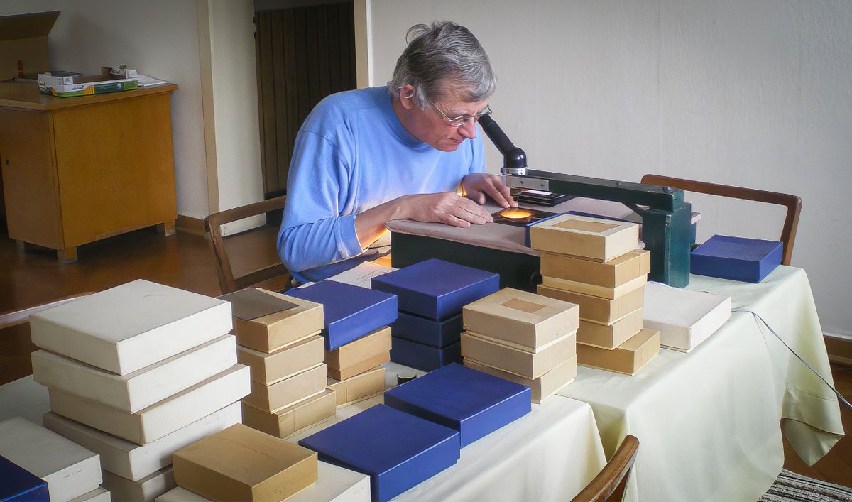 To understand the history of a pair of supermassive black holes, astrophysicist René Hudec goes old school, examining glass plates that date back to 1896. quantamagazine.org/how-modern-and…