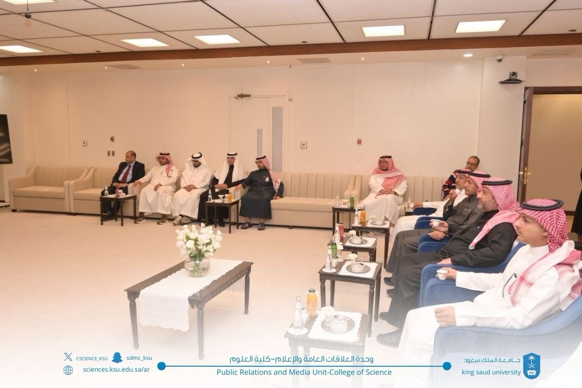 بحضور عميد #كلية_العلوم أ.د/زيد العثمان، و وكلاء الكلية،نظّمت وحدة الاتفاقيات بالكلية محاضرة تعريفية بعنوان «الشراكات الاستراتيجية في الجامعات»، قدّمها د/أحمد عوض،لتعريف بدور وحدة الاتفاقيات وأهمية الشراكات الاستراتيجية في دعم البحث العلمي وتعزيز التعاون مع القطاعين العام والخاص.