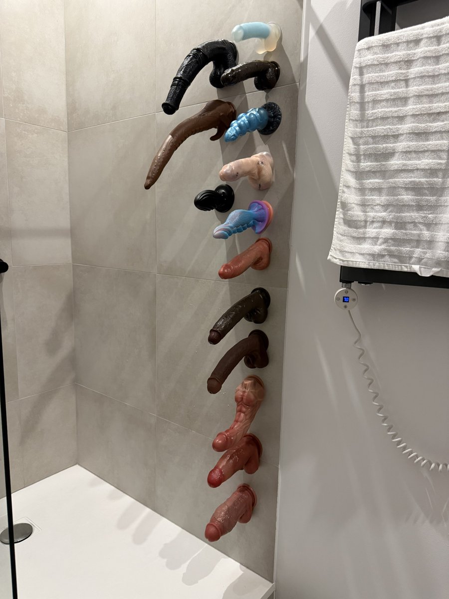 RealAndreXx's tweet photo. Welcher #Dildo darf es heute Abend in meinem #Arsch werden ?? 

#DildoRide #NSFW #sex #geil #dildo https://t.co/4zyclnORC8