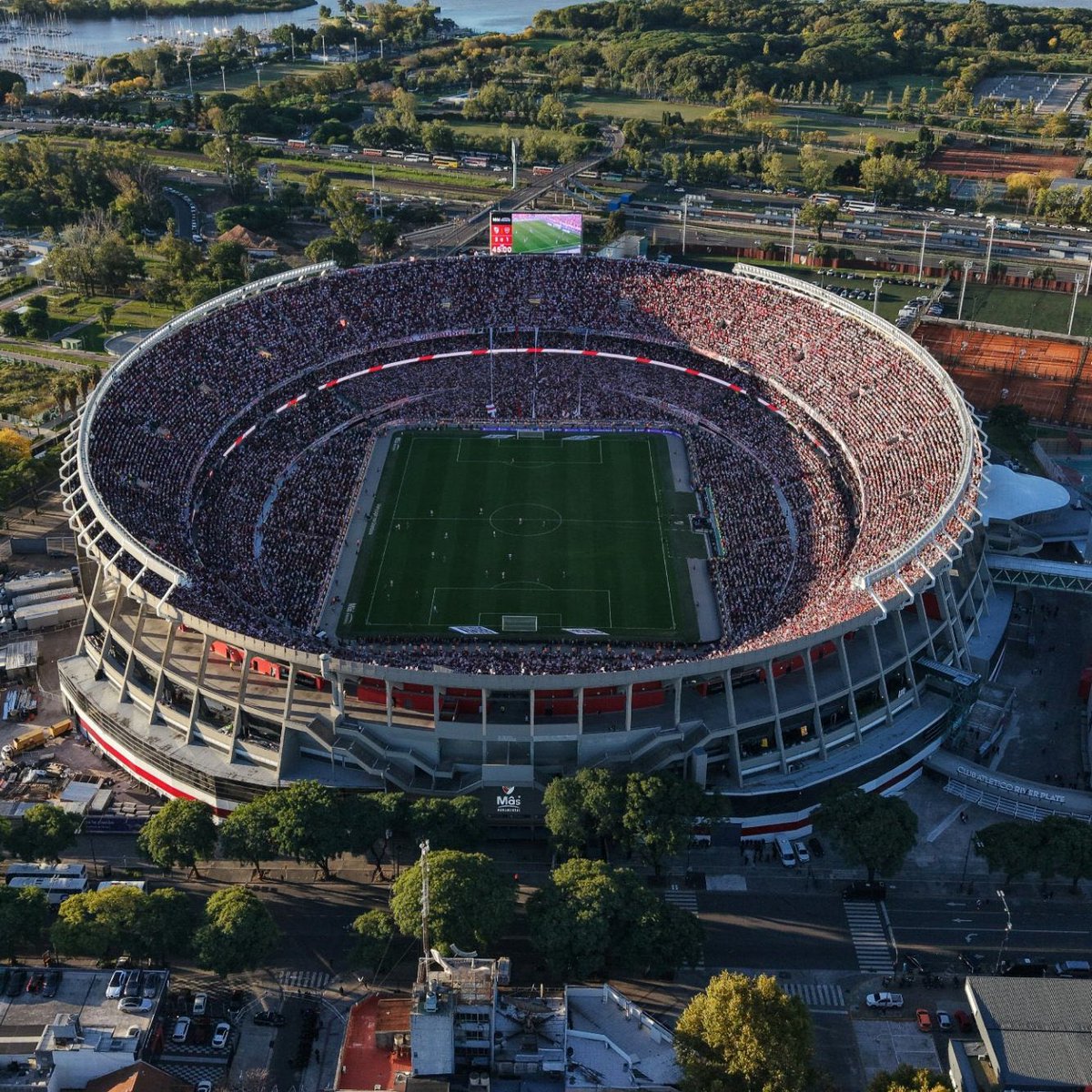 🏟️ PRUEBA PILOTO 🍻 🐔

Este sábado 7/2, en el partido de River vs. Tigre, el Monumental será el primer estadio de la Ciudad de Buenos Aires habilitado para el consumo de alcohol en un partido de fútbol.

No estará permitido el consumo en las butacas, únicamente en sectores