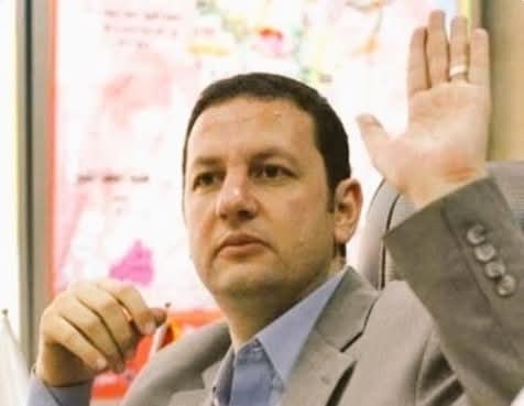 تخيلوا أن هذا الشريف بالسجن،
و 99% من زبائن إبستين حول العالم خارج الأسوار ويمارسون أعمالهم ونشاطاتهم بكل حرية وبحماية دولهم !!