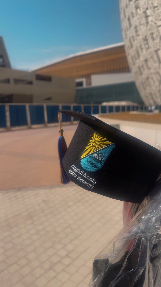 {وَآخِرُ دَعْوَاهُمْ أَنِ الْحَمْدُ لِلَّهِ رَبِّ الْعَالَمِينَ}

الحمد لله الذي يسر البدايات واكمل النهايات وبلغنا الغايات 

تم بحمد الله حصولي على درجة الماجستير من جامعة الكويت - كليه التربيه بتقدير امتياز مع مرتبة الشرف

أ. إيمان 🤍☺️