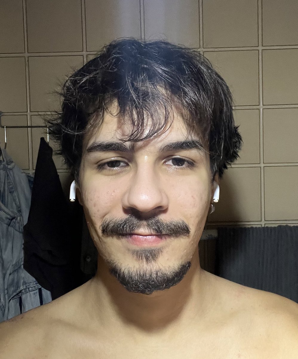 midnightfaeerie's tweet photo. face // body https://t.co/FbtWOZ1OYJ