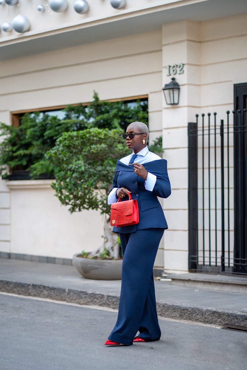QueenSerere's tweet photo. Je suis spécialisée dans le contenu made in Africa donc j’ai travaillé et collaboré avec près de 100 marques africaines. Ces tenues et sacs d’ailleurs sont 100% made in Sénégal https://t.co/D3vRTLZjMB