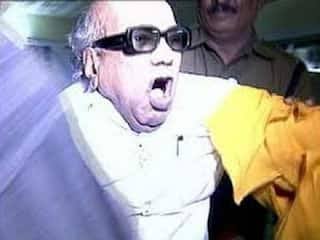 AddyVenu's tweet photo. Karunanidhi was the first sitting CM in India to have his government dismissed over scams.
I'm really happy that he led by example, and no one has forgotten the feat he achieved.
He is fondly remembered as "Father of #ScientificCorruption" https://t.co/sfOyUxZNSH