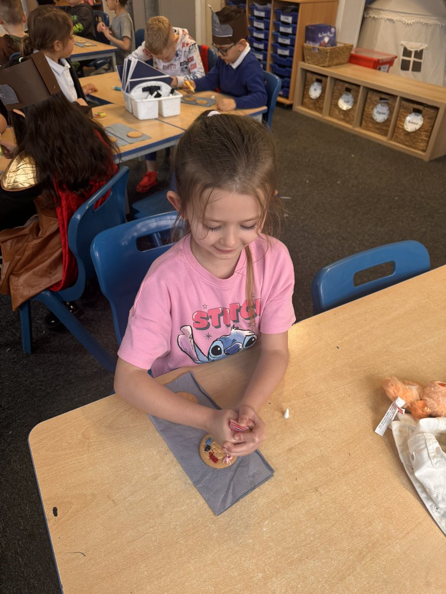 MissSmith2MS's tweet photo. Year 2 had the best Viking day! Costumes were amazing, we made shields, baked bread and learnt a Viking dance 😊 https://t.co/TKCa617hCu