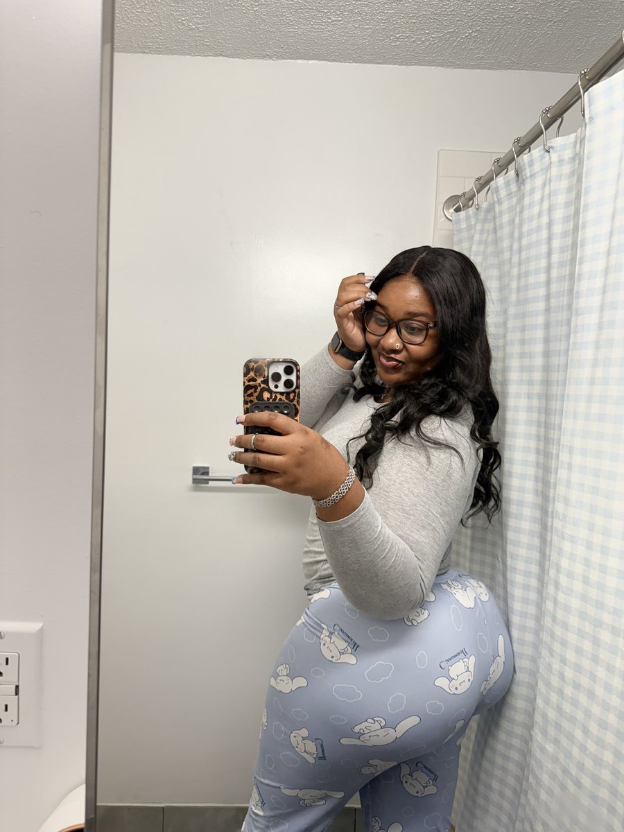 ItsRiyma's tweet image. I got new Jammies 🩵🐰