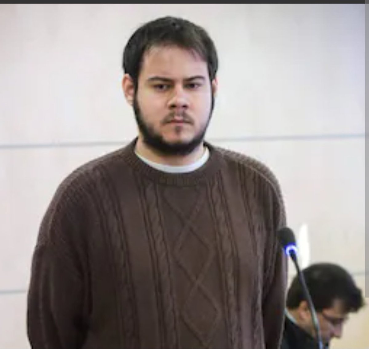 Francisco de Borbón es duque de Sevilla y familiar de Juan Carlos I y Felipe VI. Ayer fue detenido como colaborador de trama de narcotráfico. Hoy ha sido puesto en libertad con fianza de 80.000€. Mientras, el rapero Pablo Hasel cumple 5 años en prisión. La "justicia" en España.