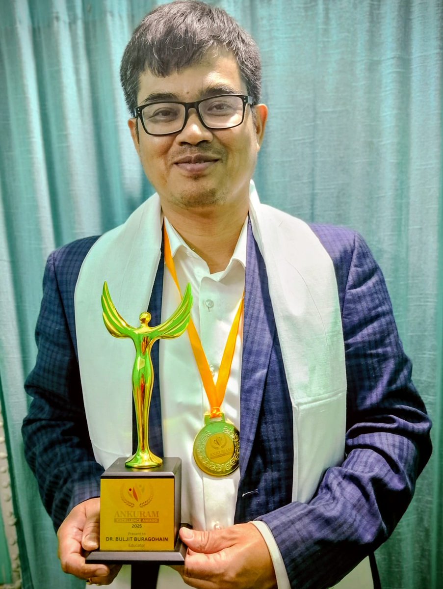 ▶️ ড° বুলজিৎ বুঢ়াগোহাঁইলৈ শ্ৰেষ্ঠ শিক্ষাবিদৰ সন্মান
▶️ ‘অংকুৰম’ স্বেচ্ছাসেৱী সংগঠনে প্ৰদান কৰে এই বঁটা                                                                                                  ▶️ শ্ৰীমন্ত শংকৰদেৱ কলাক্ষেত্ৰত প্ৰদান কৰা হয় বঁটাটি