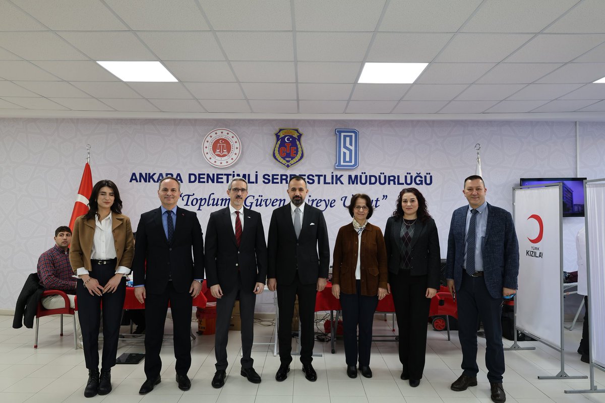 🩸 Türk Kızılay &amp; Denetimli Serbestlik: Hayat Kurtarmak İçin El Ele

Ankara Denetimli Serbestlik Müdürlüğümüzde, Türk Kızılay iş birliğiyle düzenlenen kan bağışı etkinliğinde; personelimiz ve gönüllü yükümlülerimiz bir araya gelerek yaşama umut oldu.

Türk Kızılay; Türkiye’de kan
