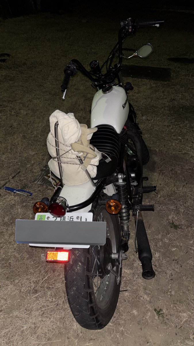 love_mytracker's tweet photo. そして、、、自作シーシーバーをつけた
ブレーキホースも延長して、サス下げたら一旦完成かな！目指せb級チョッパー‼️
#250tr #カスタム #チョッパー #バイク https://t.co/8xUrHTc9GF