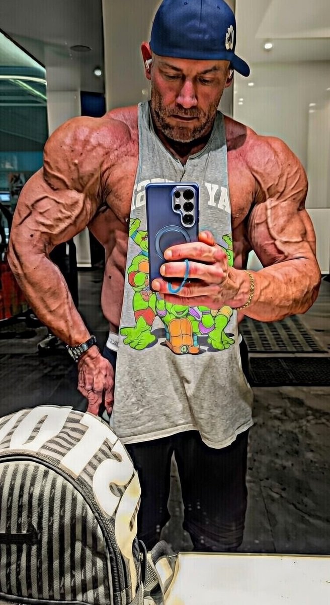 AlphaRoidzDaddy's tweet photo. This is what your tributes will #morph and #mutate me into. Even bigger if more of you #growthsubs step up and start $ponsoring to #growme.
Your cash looks better in my freaky muscle than in your pedestrian wallet. 💸🧬
#musclegrowth #androphilia #roidmeup #musclemaster https://t.co/1PBBaCtg6F