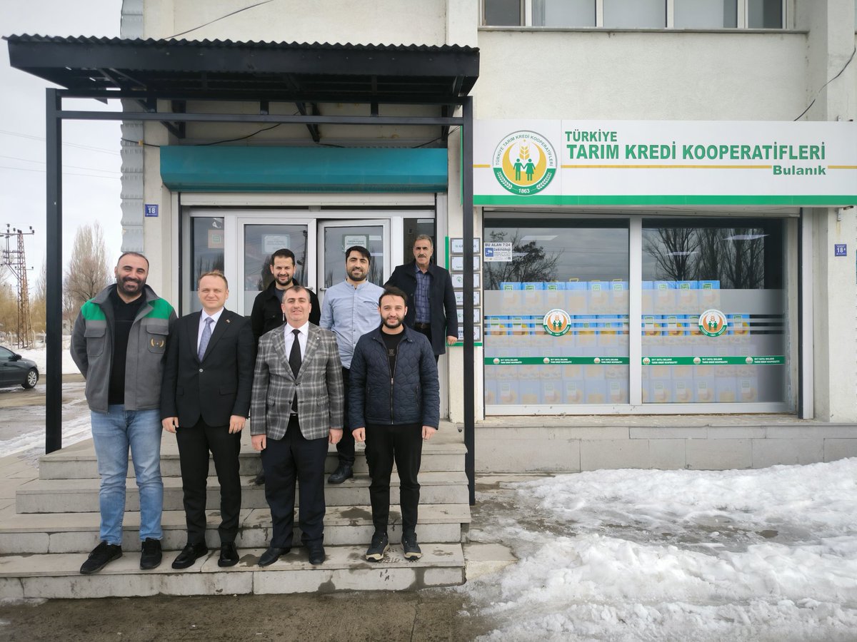 Bulaniktkk's tweet photo. Ziyaret kapsamında Bulanık tarımı, hayvancılık faaliyetleri yem temini ve çiftçiler sunulan destekler üzerine istişarelerde bulunuldu. İlçede tarımsal üretimin geliştirilmesi ve çiftçilerin desteklenmesine yönelik yürütülen çalışmalar hakkında karşılıklı görüş alışverişi yapıldı. https://t.co/hdc3UDLJID