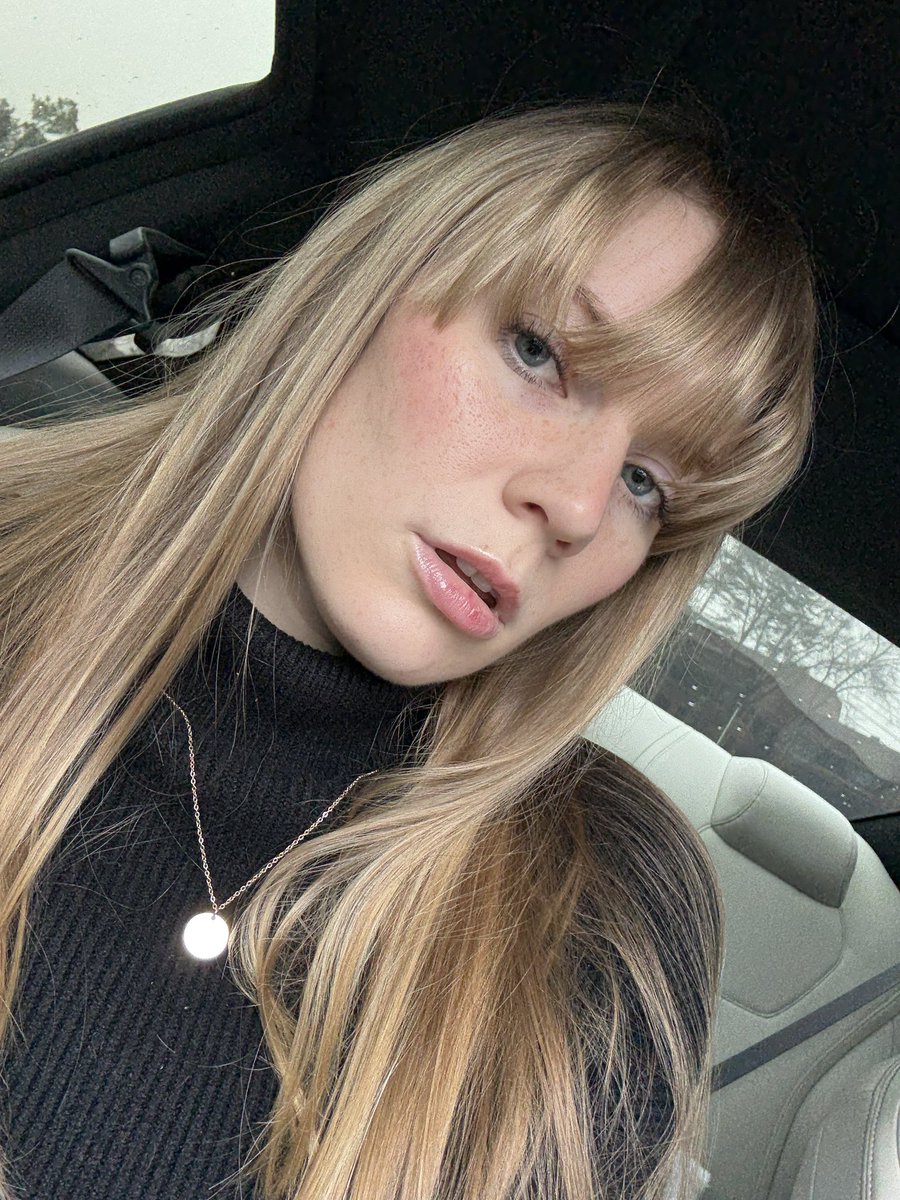 New bangs.. are we thinking Sabrina carpenter or Taylor swift?