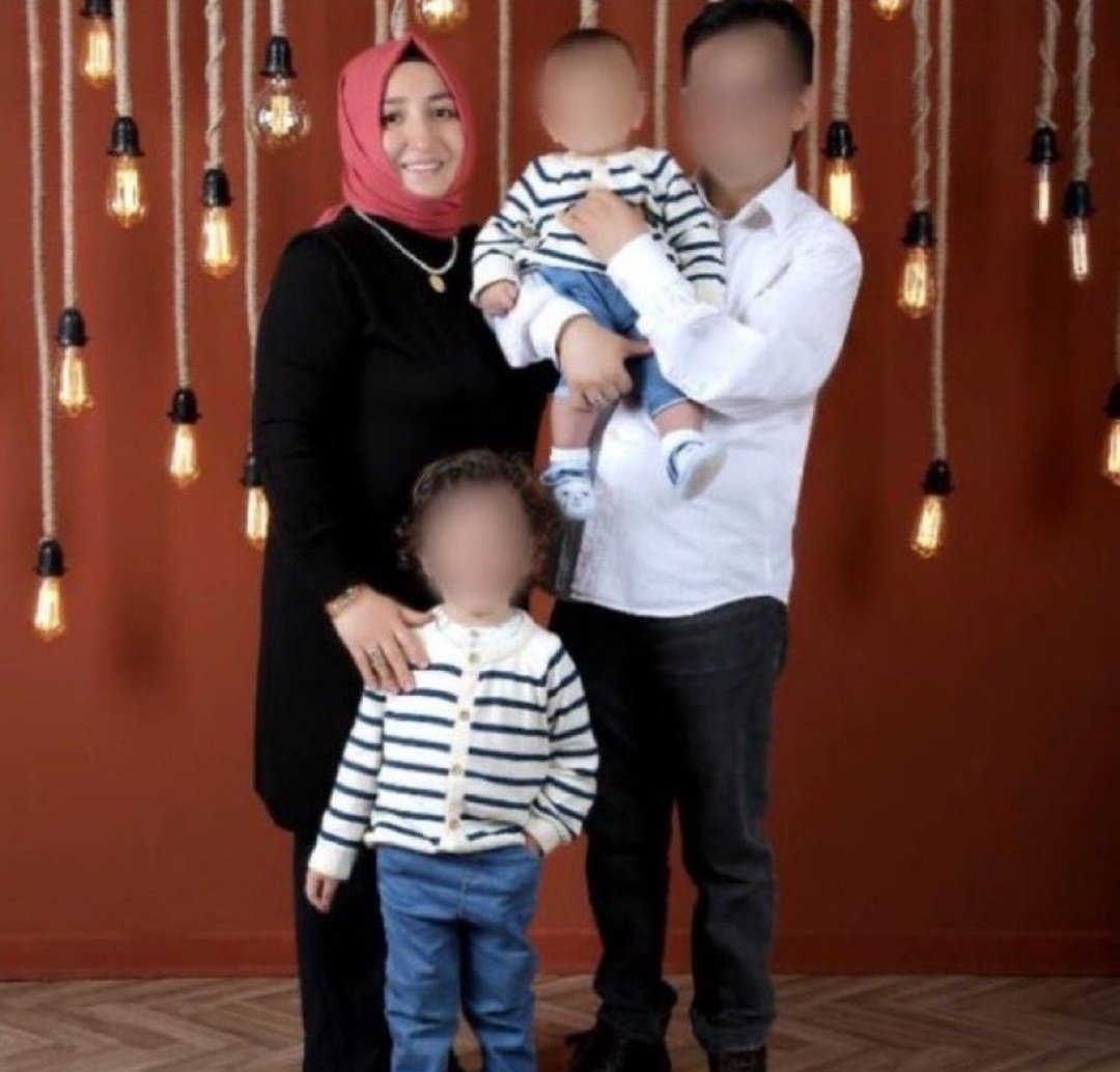 ṢU TAG'A BİR EL ATSAK GÜZEL İNSANLAR

Merve SAYDAN
14 aylık bebeğiyle cezaevinde
3 yaṣındaki oğlu dışarıda annesiz
24 kişilik koğuşta yeni yürümeye başlayan çocuk için alan yok
Kesinleşmiş cezası olmayan bir anne ve 18 aydan küçük bir bebek cezaevinde.!

BebekliAnne MerveSaydan