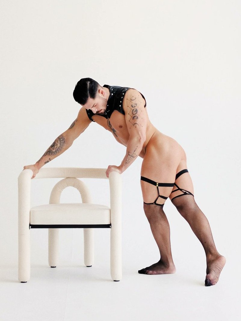 clothes__off's tweet photo. Which pose hits hardest for you? 🔥 #nudemale #gayart https://t.co/bdcFe5aWIO