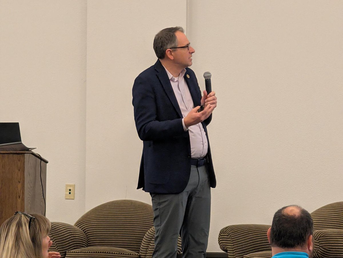 Dr. Russell Evans, Dean of UCO College of Business, finished his presentation on The Impact of Nursing Homes on Oklahoma's Rural Communities. 

#LeadershipConference2026 #LongTermCare