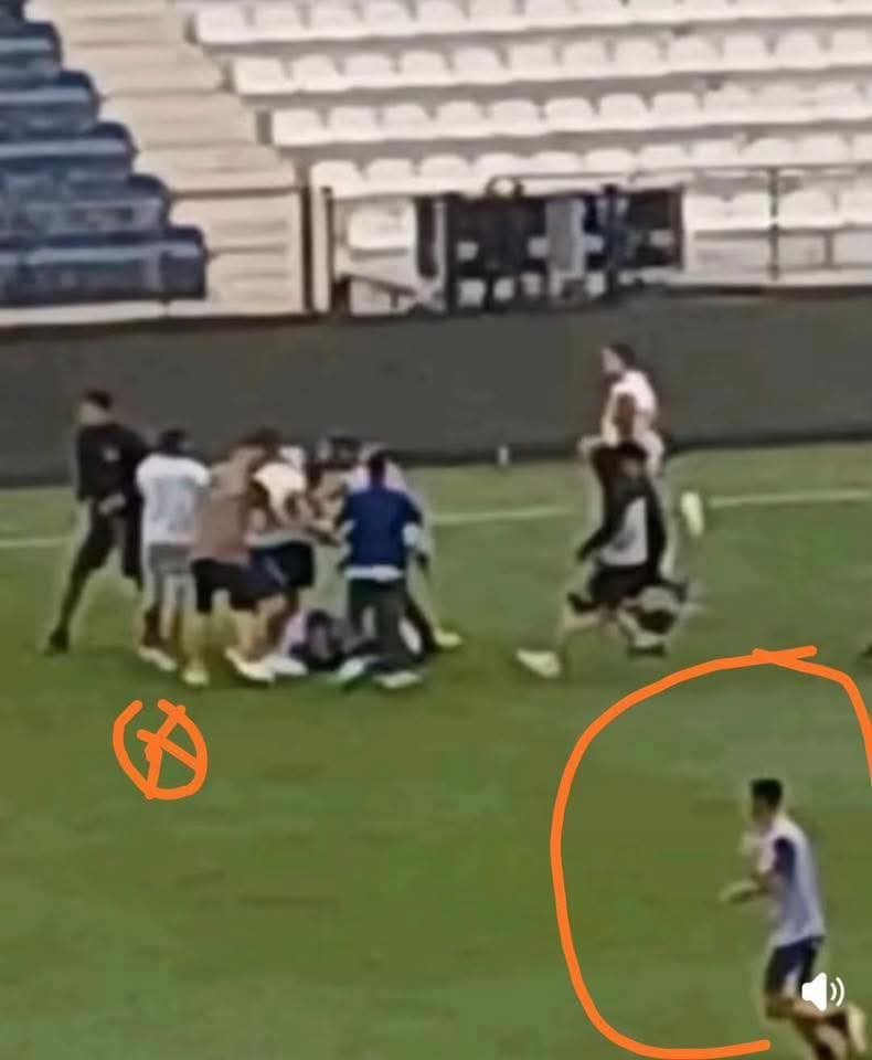 Para el periodista Darío Ortega será penoso enterarse que sus colegas de <a href="/L1MAX_/">L1MAX</a> le mintieron: “no verificado”, “sucedió afuera del estadio”.

Sí: barras de alianza entraron al estadio, en pleno entrenamiento, y golpearon a sus futbolistas. Esto a raíz del #CasoAlianzaLima