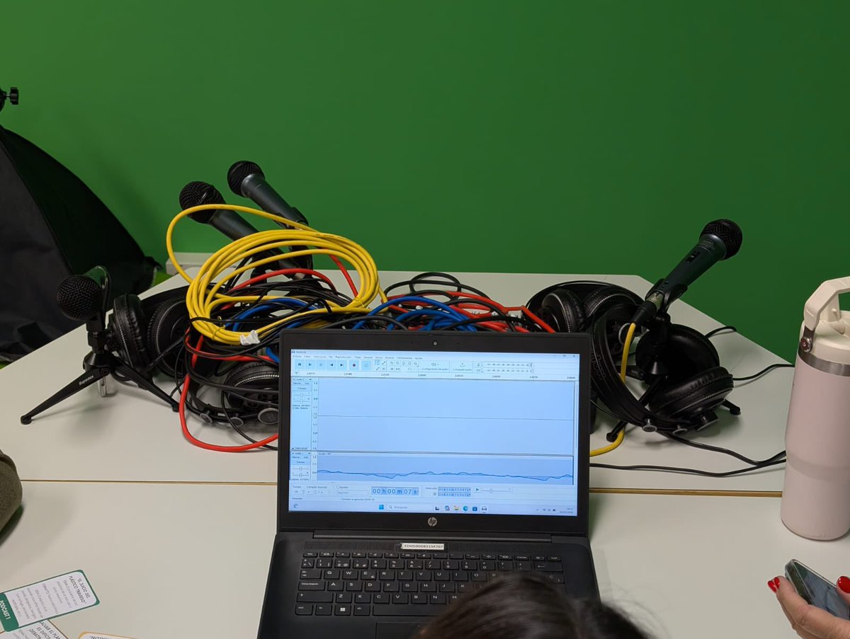 CFIE_Avila's tweet photo. ¡Transformando las aulas! 🏫✨ Hoy nos adentramos en la metodología #EFFA en el @CFIE_Avila. Gracias a  @Josecasillassan y @juditth_torres (@CEIPSTERESADEJ)  por guiarnos en la transformación metodológica del @ceip_csa. 💡
#formaciónCyL #TiCyL https://t.co/qdBbUovYMu