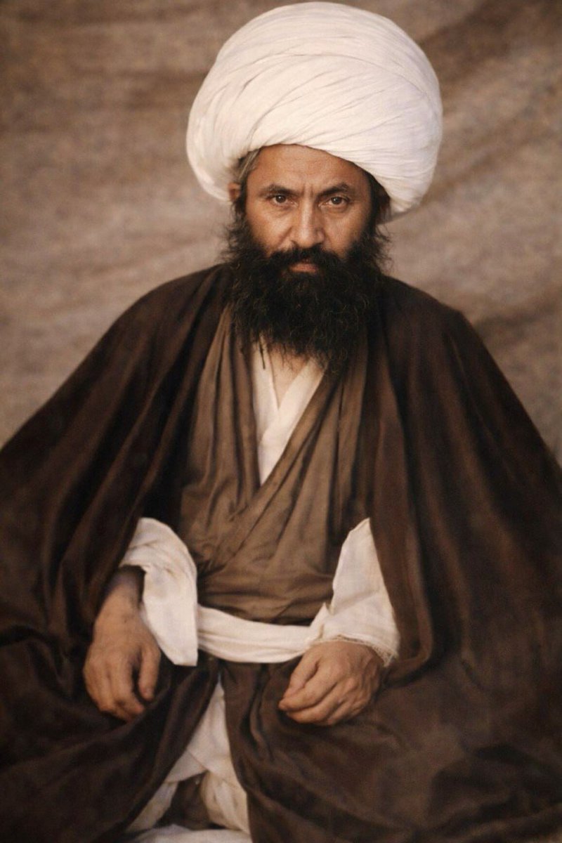 varesoon_ir's tweet photo. مرحوم دربندی با آن فضلش در حرم سیدالشهدا فریاد می زد یا حسین به حق مادرت شمر را شفاعت نکن و سه دفعه بلند این جمله را می‌گفت.
به او گفتند آیا شفاعت شمر ممکن است؟
گفت: چرا ممکن نیست؟ حضرت اباعبدالله مظهر رحمت واسعه خدا هستند، چه میدانیم؟ ما قسمش می دهیم که این کار را نکند. https://t.co/uXyBfxioQ0