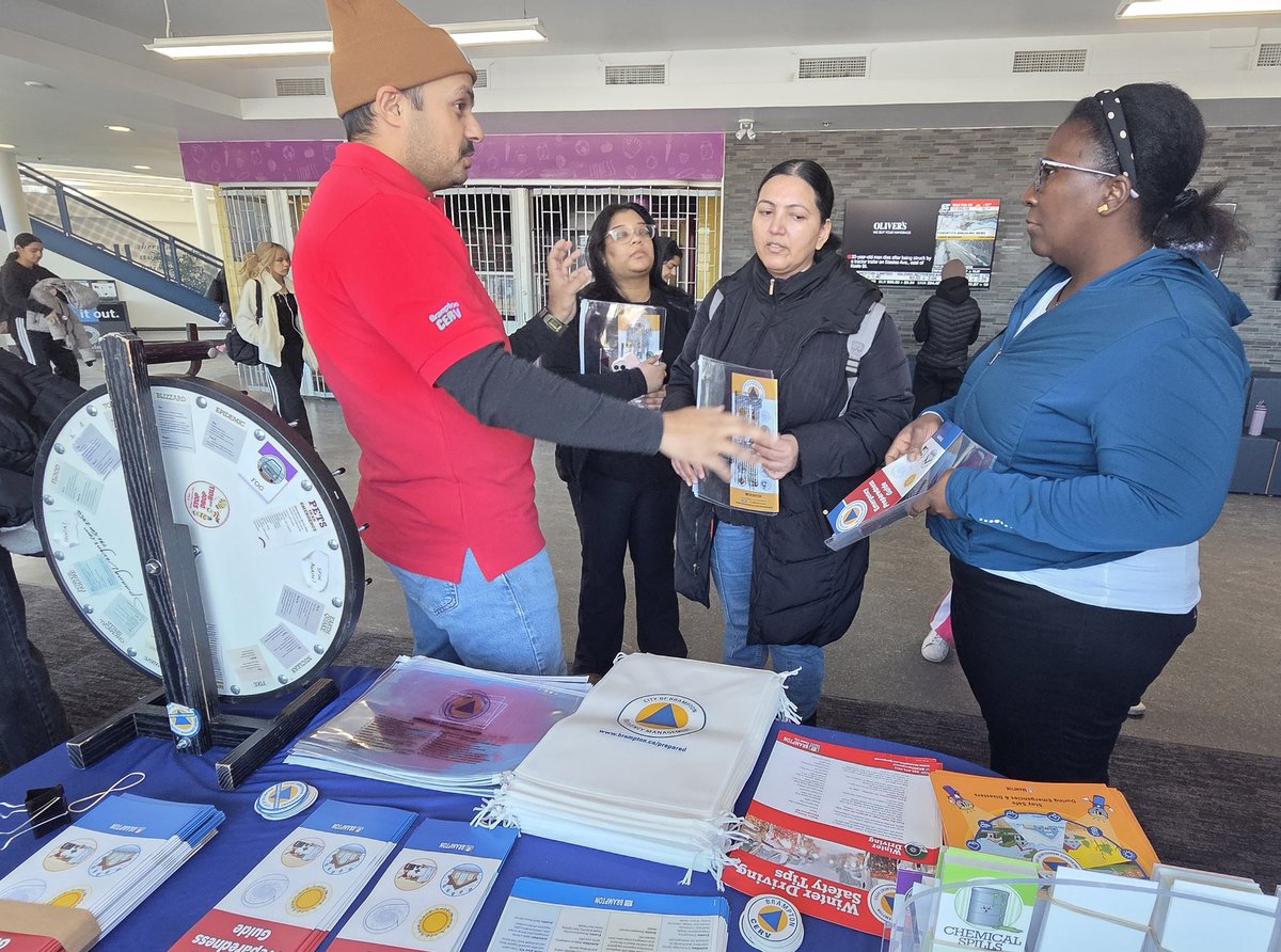 BRAMPTONprepare's tweet image. Great connecting with students at Sheridan College Open House today!

We’re here sharing tips on Emergency Preparedness and how to build your 72-Hour Emergency Kit — because being prepared starts now. 🚨🎒 #BramptonPrepared #EmergencyReady #StudentSafety