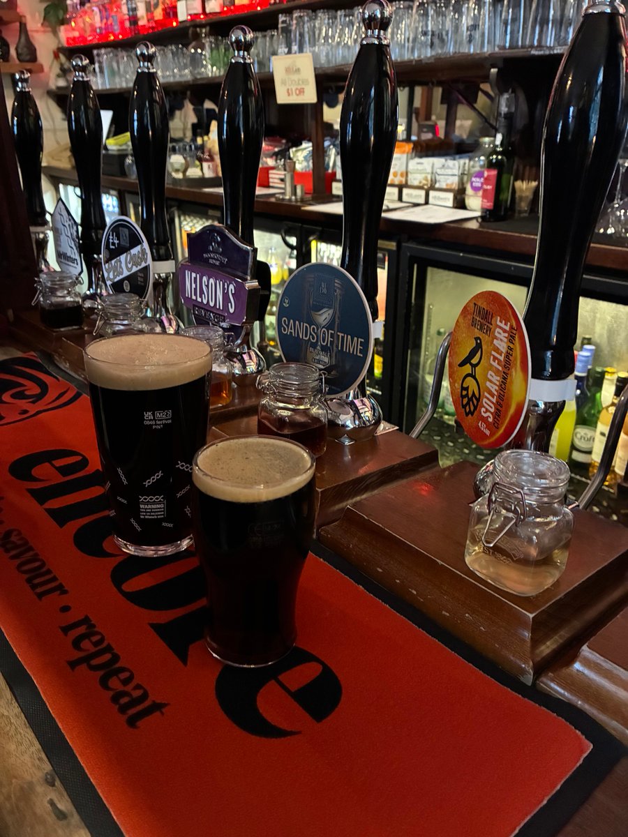 ClaptonO's tweet photo. The Red Lion Hotel Cromer. #pubfire🔥 https://t.co/bJgl2JWvUF