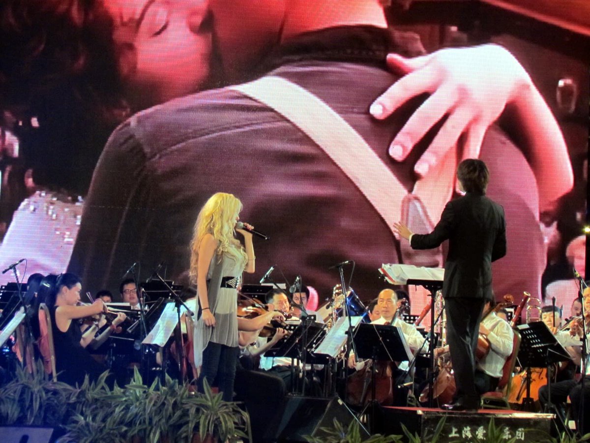 ManagerFilm's tweet photo. Unforgettable night in Shanghai! Daniela Bessia lit up the stage with the Philharmonic—her voice is pure magic! 谁能想到这样的惊喜？❤️ #DanielaBessia #Shanghai #LiveShow #singer #外籍演员 #演员 #歌手 #明星 #模特 #actress #famouspeople #news #x 

@danielabessia https://t.co/POtRJD2gRk