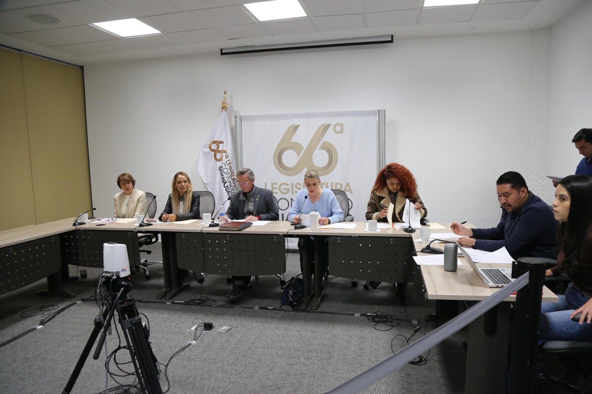 ✅🩺 En la Comisión de Salud trabajamos fortalecer más la salud en el estado con sentido humano, cercano y eficiente.

La salud debe ser un derecho garantizado para todas y todos.

#SigamosTrabajando #DiputadaAmiga