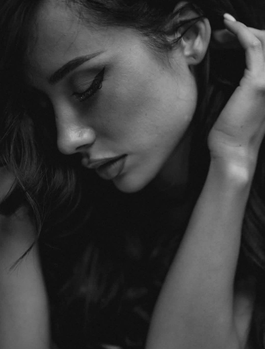 ❀ ᭄
ْ

- تمتلك فأسًا من حذر 
تلك التي ظنت أن الجميع أغصان

           ᥫ᭡    ˓٭˛✿| • 𓏲 •
_______________________

#بوتقھ_شعور  
#وَردھ