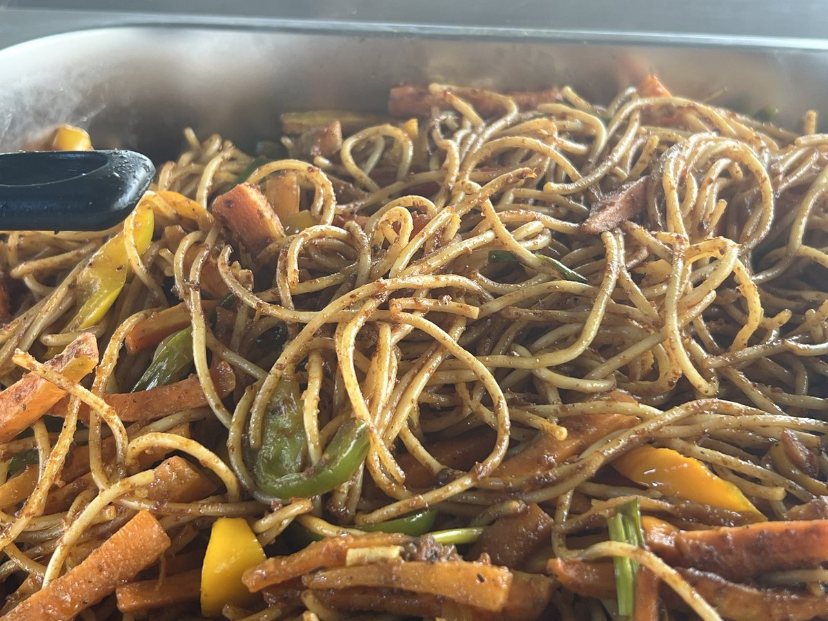 Yummybottompot's tweet photo. Food available from Monday - Saturdays, 9am - 7pm for as low as 2,000 per plate. 
Location: Bariga, Lagos.
Send a dm of call 07076315055 or 08165570782 to place your orders. 🙏 #Foodie #foodinlagos #foodvendorinlagos #restaurantinlagos #lagosrestaurant  #Chef #Bariga #Shomolu https://t.co/1TjECuuH5i