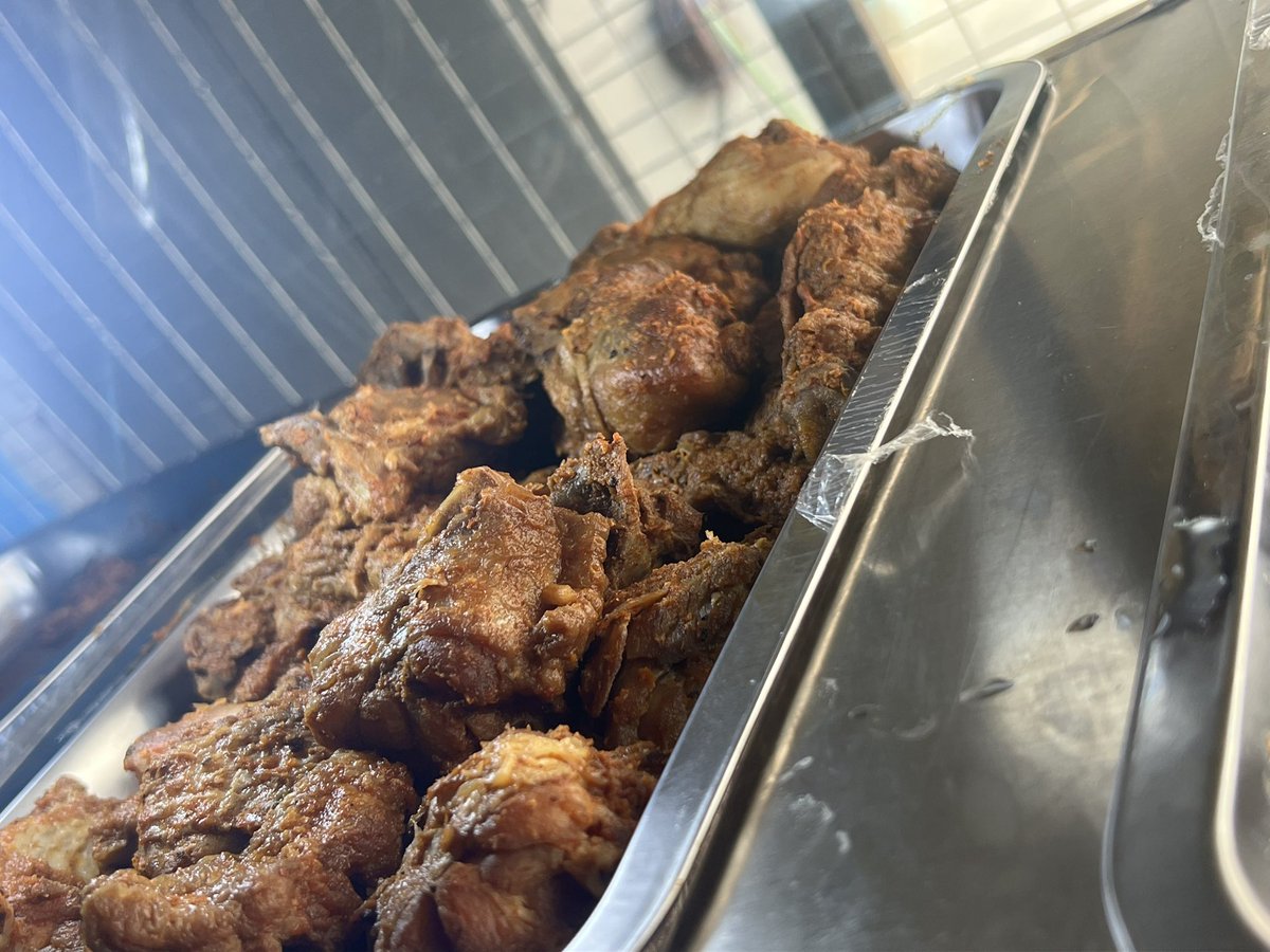 Yummybottompot's tweet photo. Food available from Monday - Saturdays, 9am - 7pm for as low as 2,000 per plate. 
Location: Bariga, Lagos.
Send a dm of call 07076315055 or 08165570782 to place your orders. 🙏 #Foodie #foodinlagos #foodvendorinlagos #restaurantinlagos #lagosrestaurant  #Chef #Bariga #Shomolu https://t.co/1TjECuuH5i