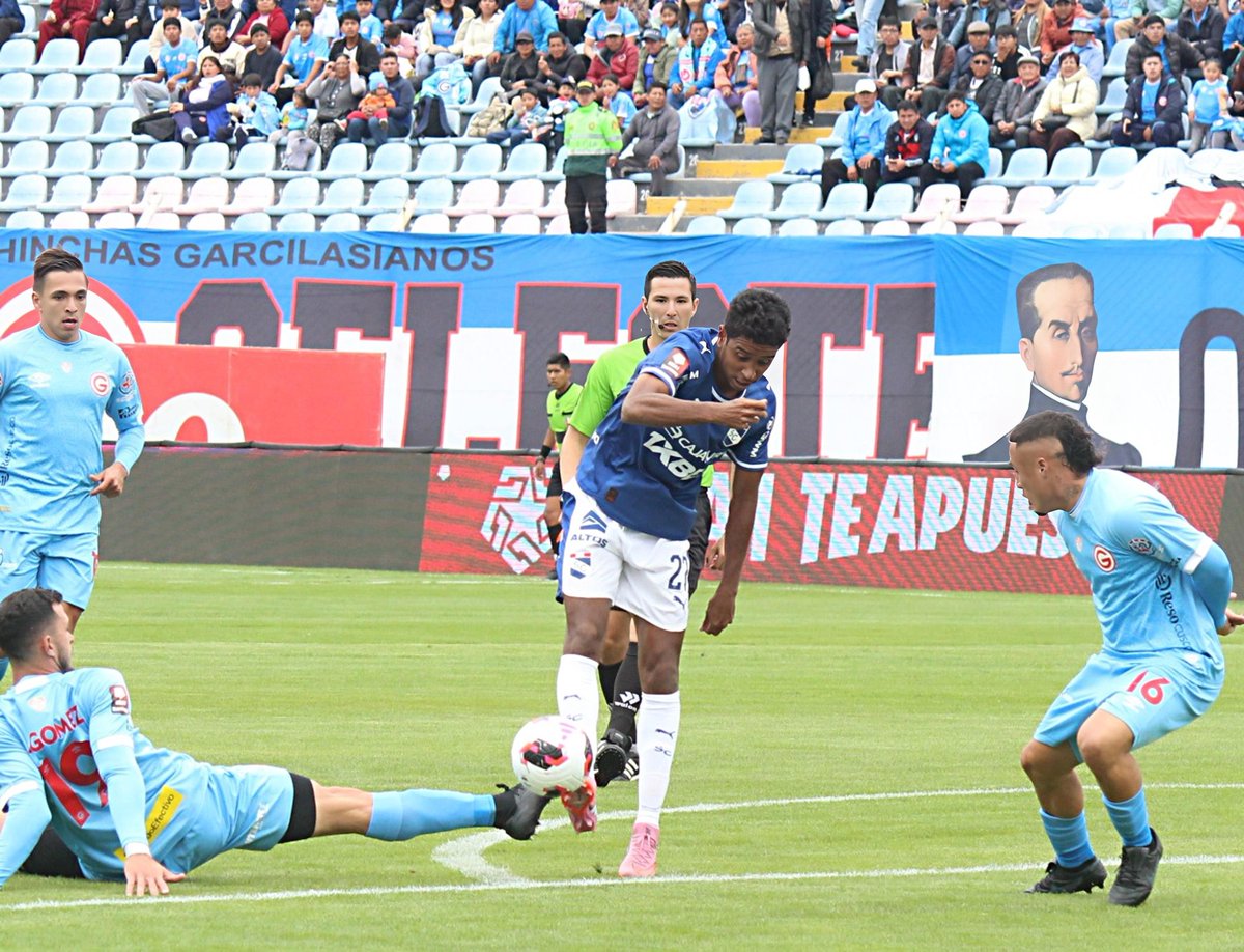 DeportDirectoTV's tweet photo. ✔️ Deportivo Garcilaso 1 - 1 Sporting Cristal.

⚽ Goles:
👉 Adrián Ascues (DG).
👉 Santiago González (SC).

🏟️  Inca Garcilaso de La Vega (Cusco). 

#deportedirecto #liga1 #deportivogarcilaso #sportingcristal @Liga1TeApuesto https://t.co/CYSxpDSBhl