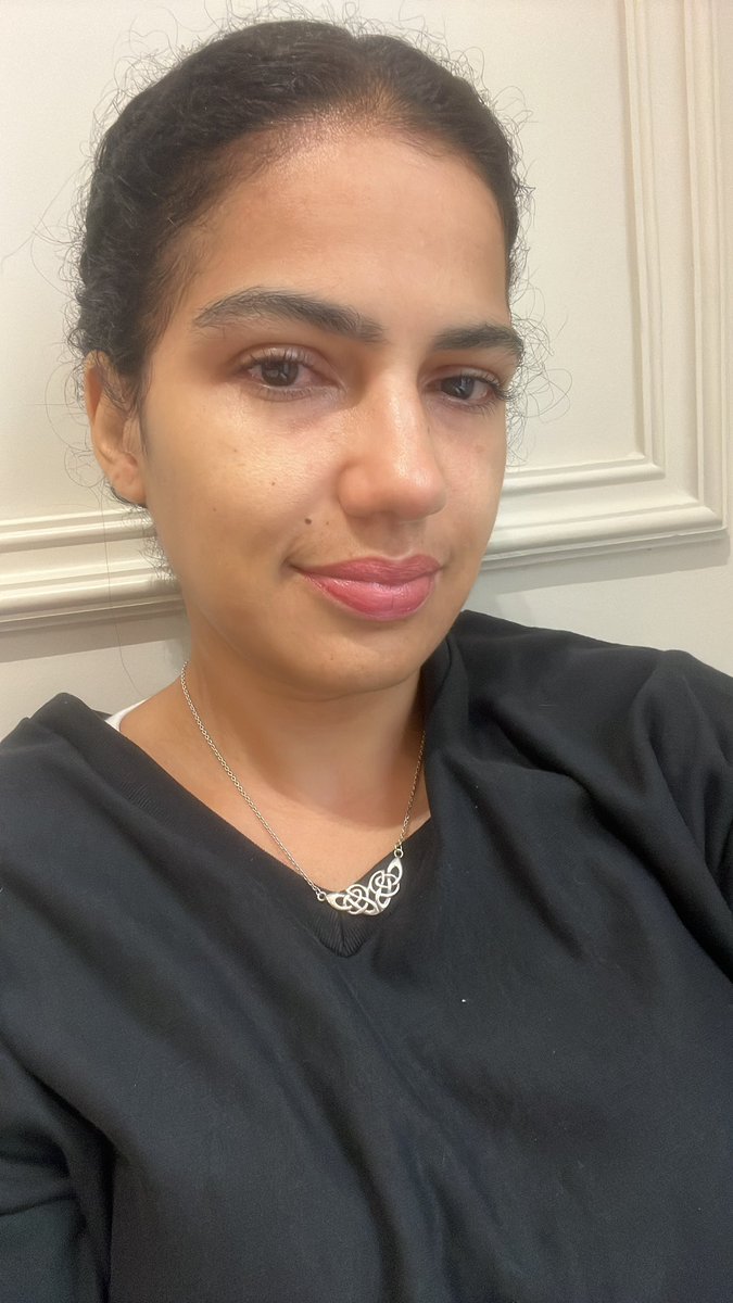 LaurianyGeize's tweet photo. Eu não devo está bonita- mas quero compartilhar mais  um sonho realizado - PRK feita pela graças do meu bom Deus! Bye óculos https://t.co/A1KkppPYLf