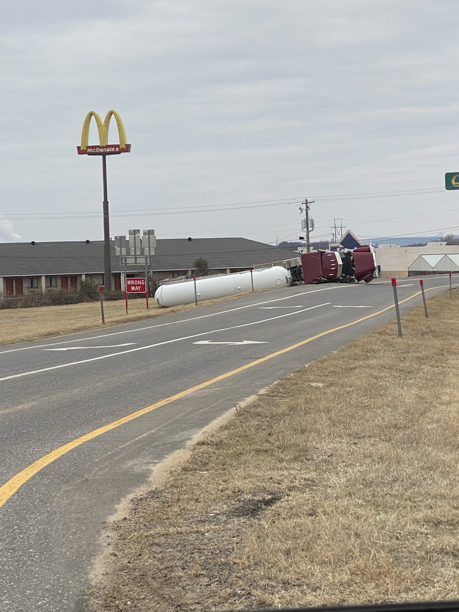 RSVLFire's tweet photo. RFD Hazmat scene Exit 84 off ramp. Tractor-trailer overturned. Carrying anhydrous-ammonia, currently no spill. https://t.co/AhW4oh5etk